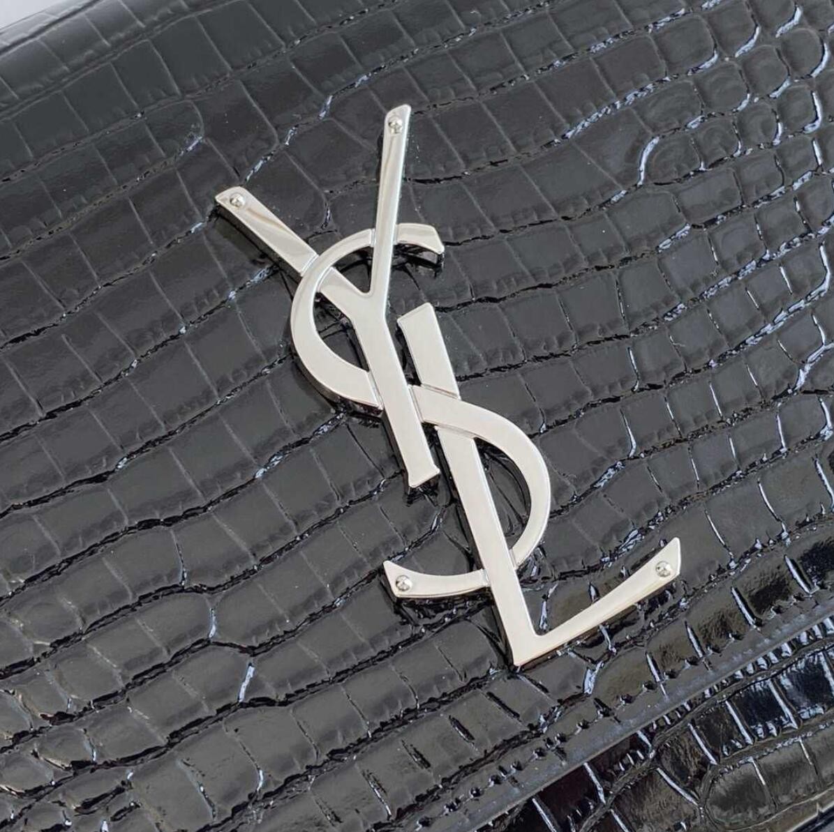 CASSANDRE SAINT LAURENT CHAIN WALLET IN CROCODILE EMBOSSED SHINY LEATHER