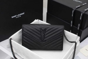 CASSANDRE SAINT LAURENT MATELASSÉ CHAIN WALLET IN GRAIN DE POUDRE EMBOSSED LEATHER