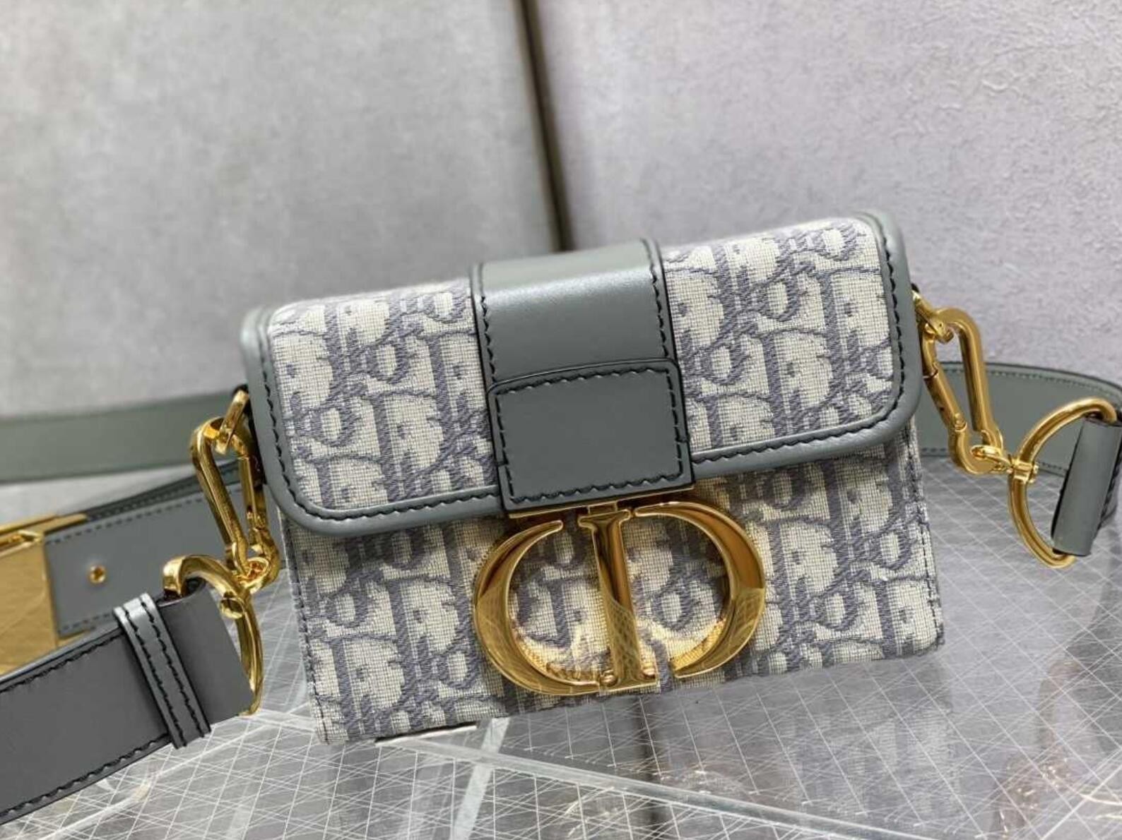 30 MONTAIGNE BOX BAG Gray Dior Oblique Jacquard